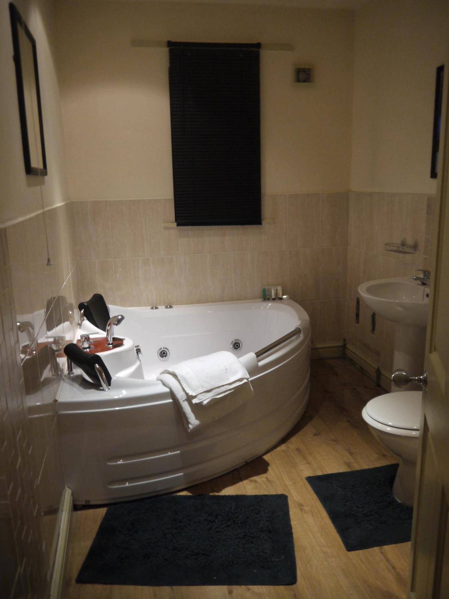 Dimple Well Lodge Hotel Вейкфілд Екстер'єр фото